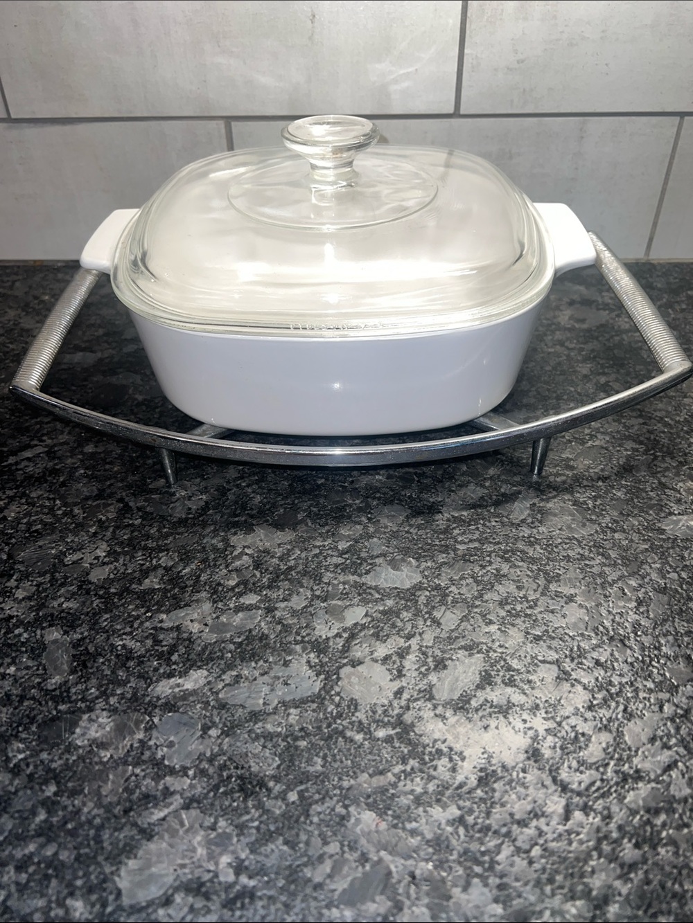 Corningware 2qt white Casserole with Glass Lid and trivet included. Great cond